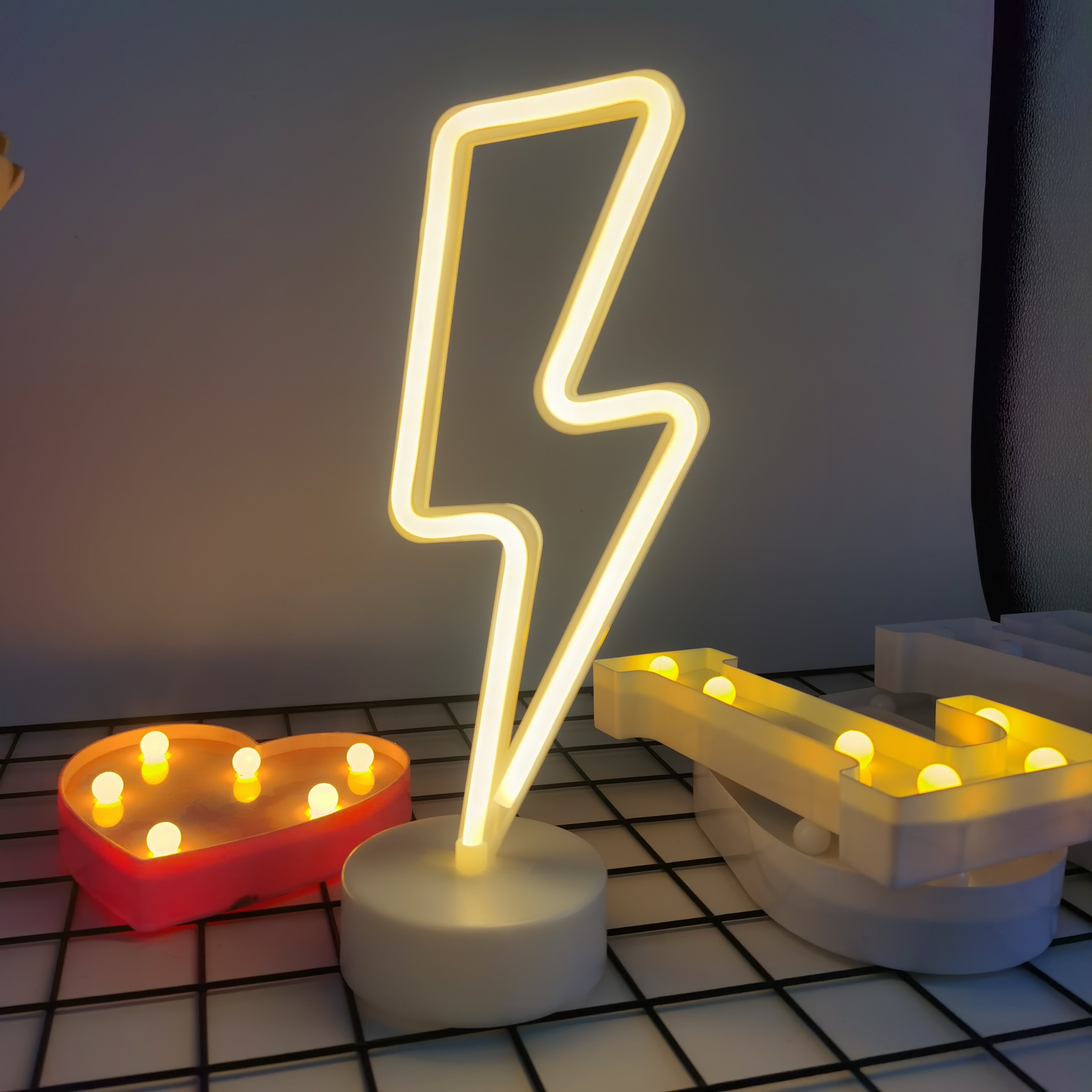 Lightning LED neon light, USB  – обзор и цена Party Games Switch